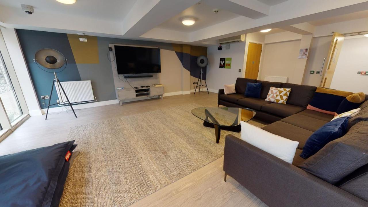 Apartament For Students Only Contemporary At Iq Hoxton In Londra