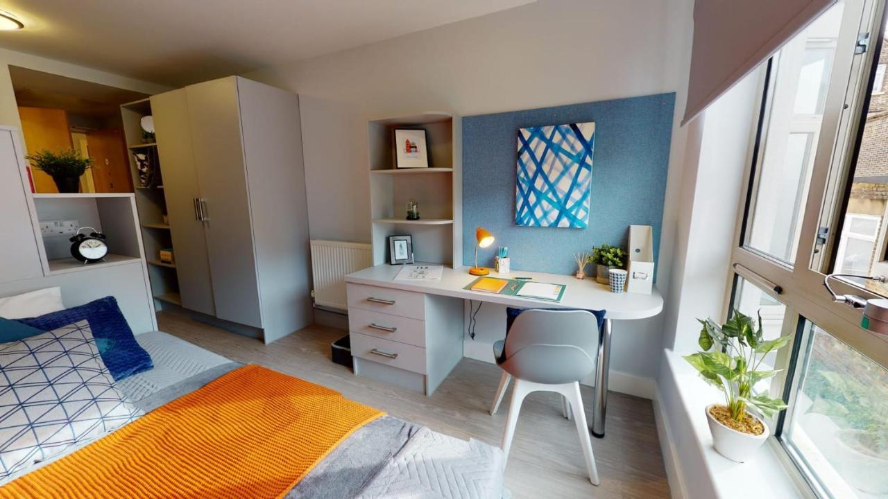 Apartament For Students Only Contemporary At Iq Hoxton In *