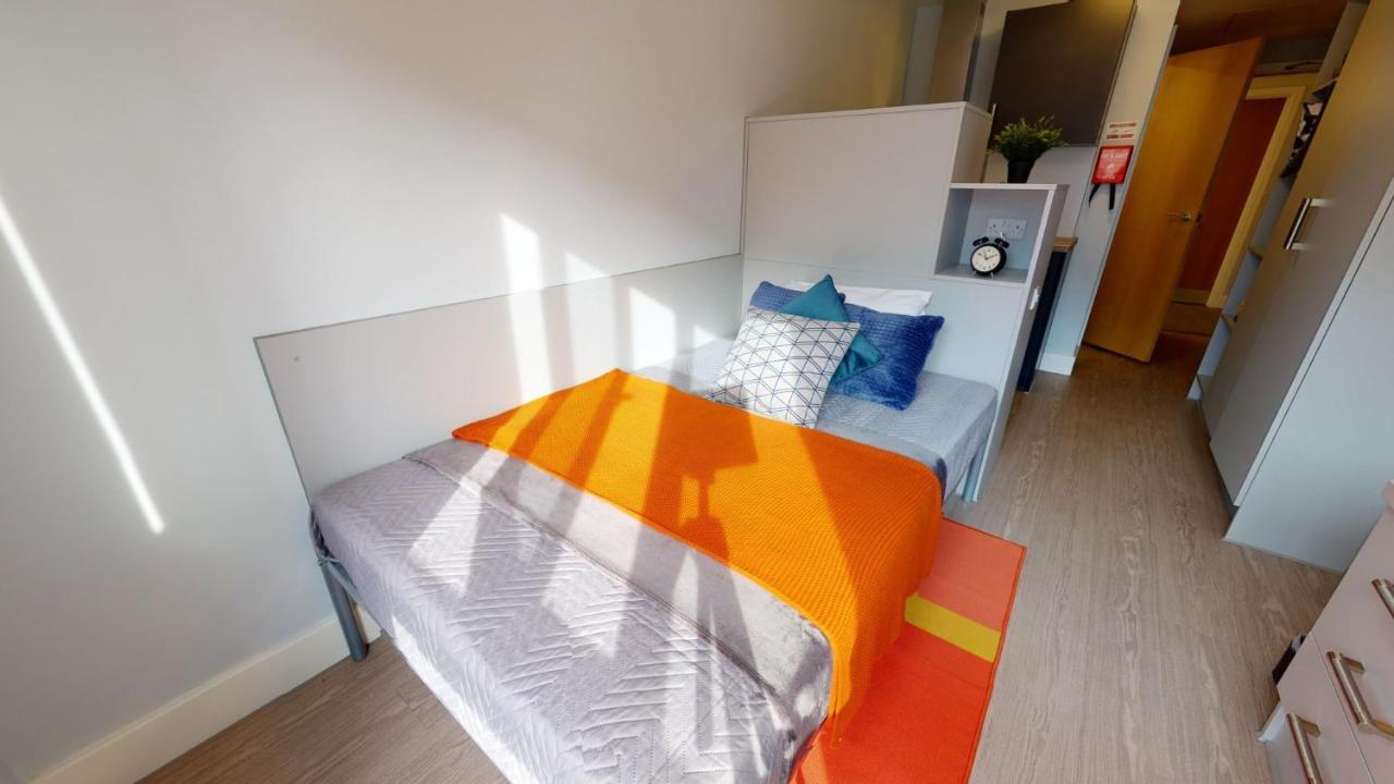 For Students Only Contemporary At Iq Hoxton In Apartament *