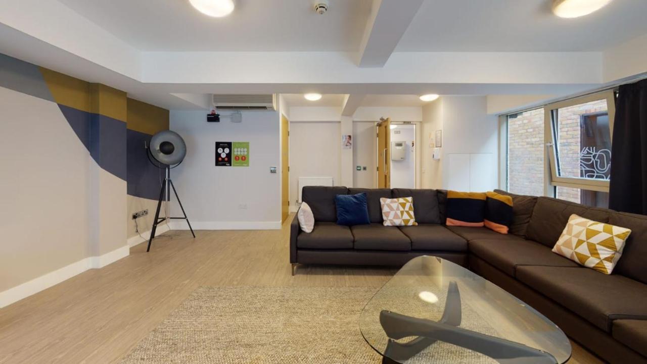 For Students Only Contemporary At Iq Hoxton In Appartamento
